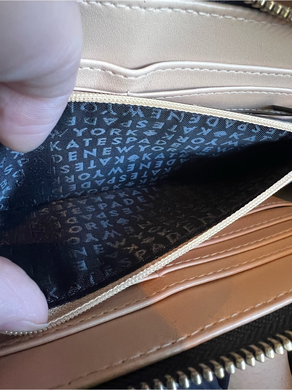 Kate Spade New York Black Pebbled Leather Wristlet Wallet Gold Tone Zip Around - Picture 10 of 11